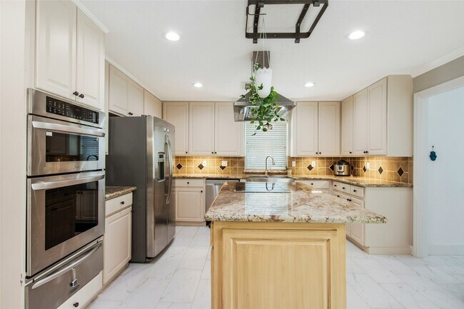 Building Photo - 354 Tealwood Dr