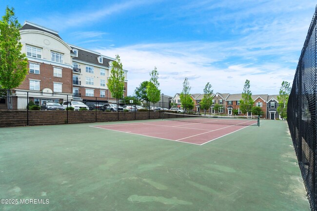 Building Photo - 62 Woodmere Dr