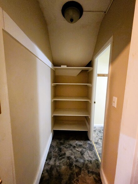 Closet - 53 W 9th St