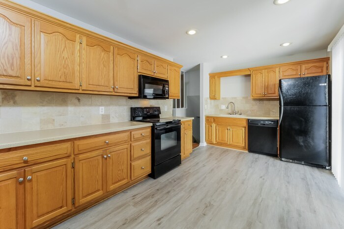 Building Photo - 8710 W 99th Terrace
