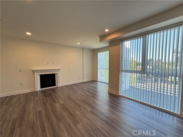 Building Photo - 14934 Burbank Blvd