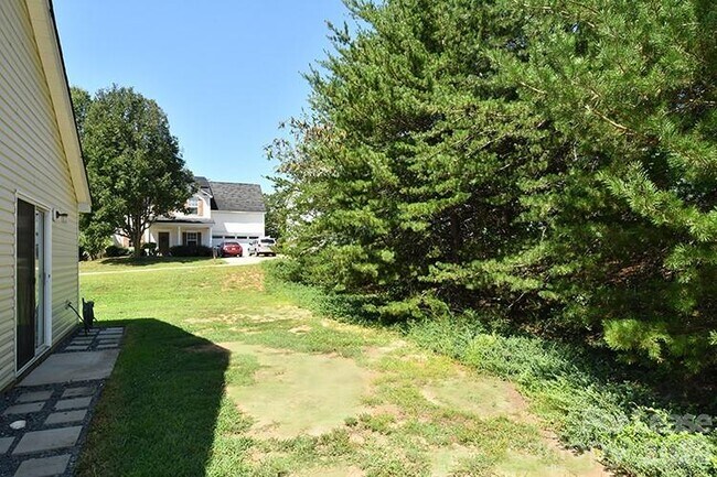 Building Photo - 118 Peterborough Dr