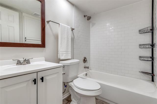 Building Photo - 10211 Regal Oaks Dr