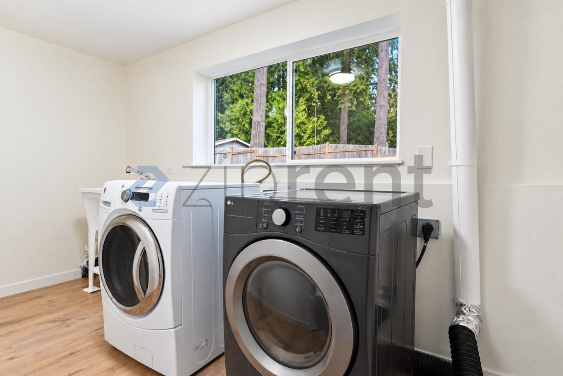 Building Photo - Unit