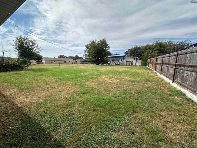 Building Photo - 4314 Grandview W