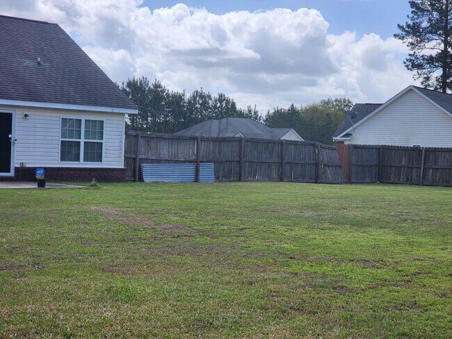 Building Photo - 114 Miller St NE