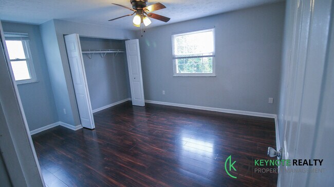 Building Photo - 6426 Silver Pheasant Ct