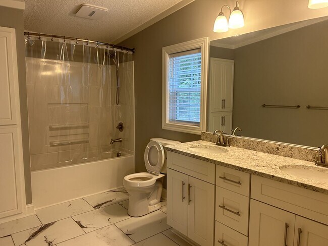 Building Photo - Home in quaint Bailey, NC