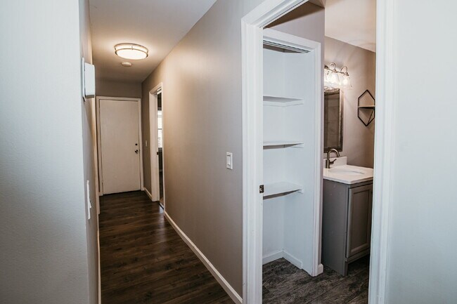 Building Photo - 3-Bedroom with 2 Full Baths Home in Charleston – Spacious 1,752 Sq