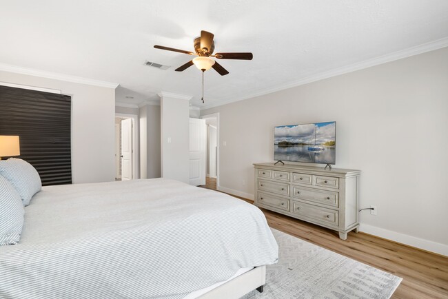 Building Photo - 3203 Poe Dr