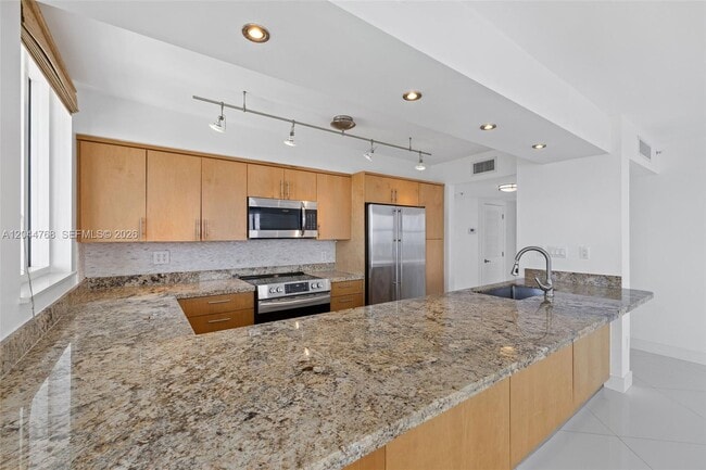 Building Photo - 650 West Ave