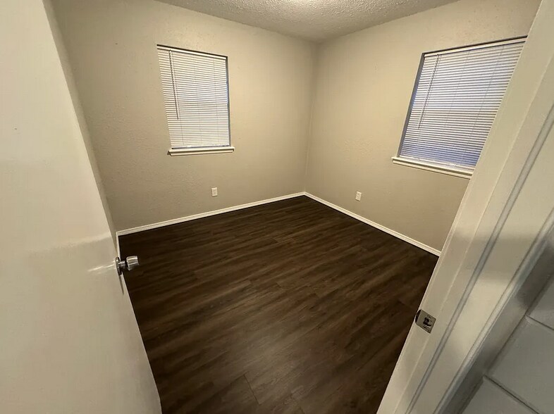 Building Photo - 8801 Cedar Ln