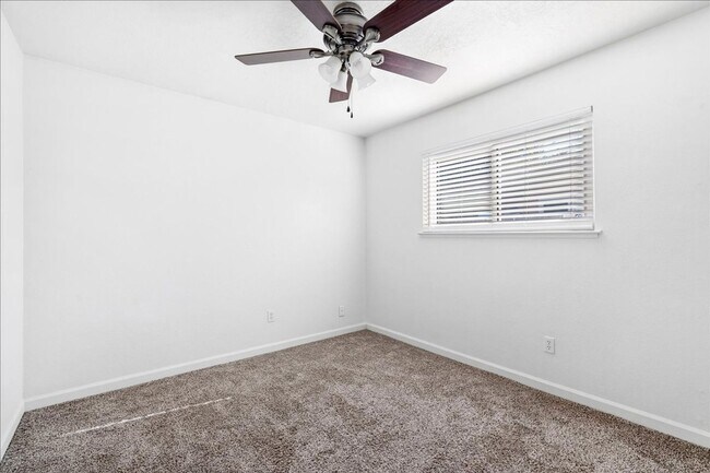 Building Photo - 2944 Calle Del Sol Way