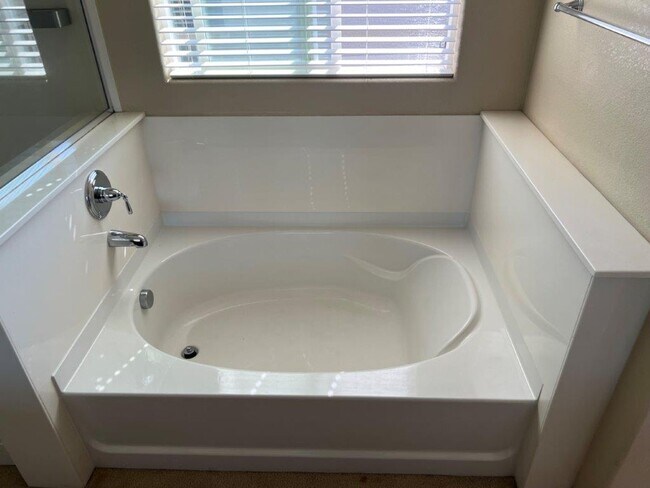 Building Photo - Modern 3 Bedroom 2 Bath 2 Story Vacaville Pets OK *Star Rentals