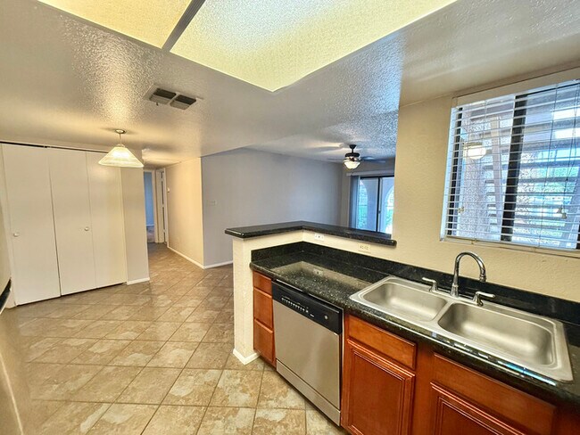 Building Photo - Fabulous 2-Bedroom, 1-Bathroom Condo For R...