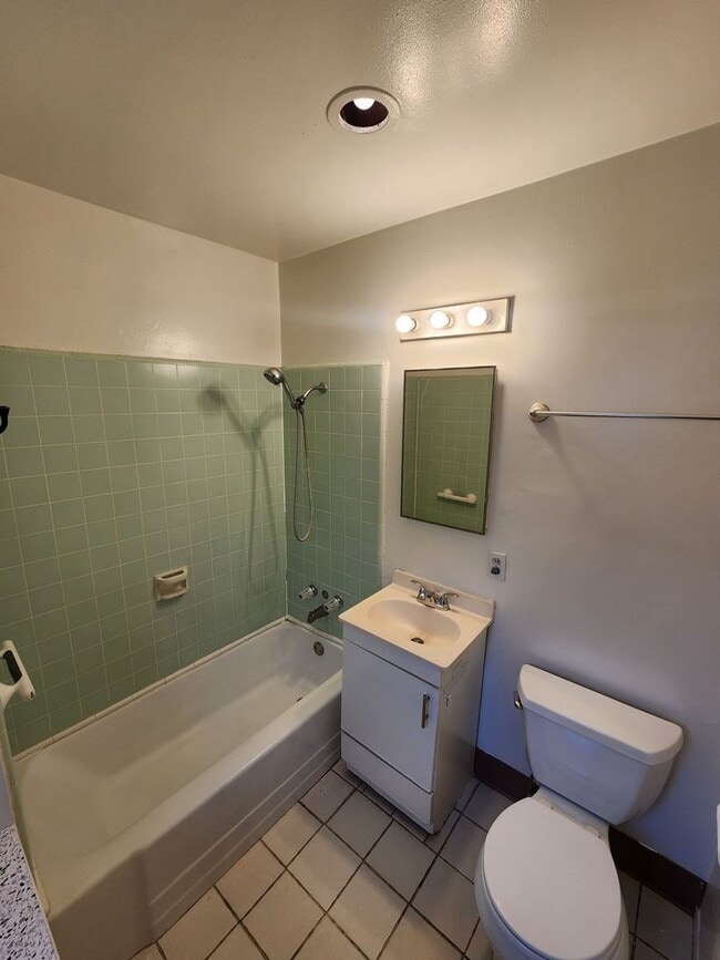 Building Photo - 242 Avenida Aragon