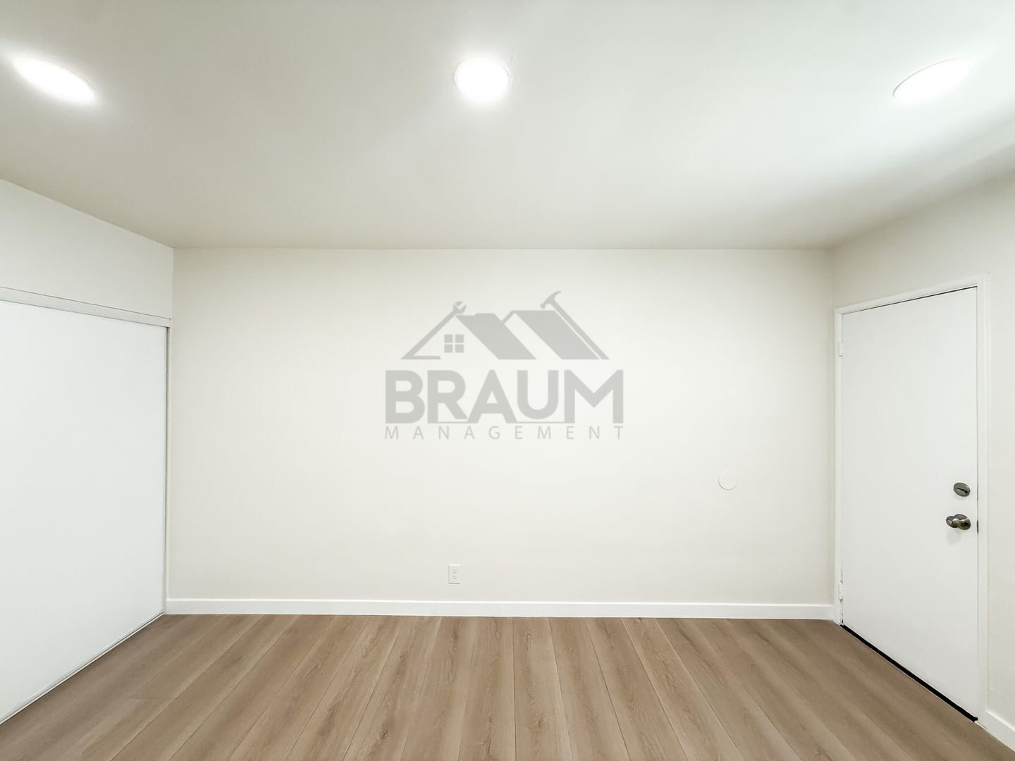 Building Photo - 7339 Woodman Ave