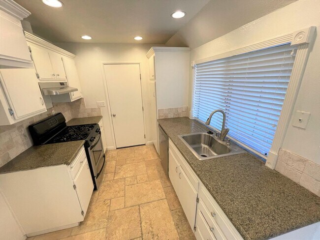 Building Photo - Todd Ranch Townhome- Enjoy The Community Pool!