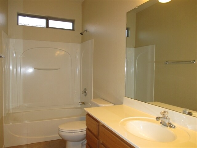 Building Photo - 7242 W St Charles Ave