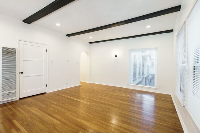 Interior Photo - 147 North Hamilton Drive