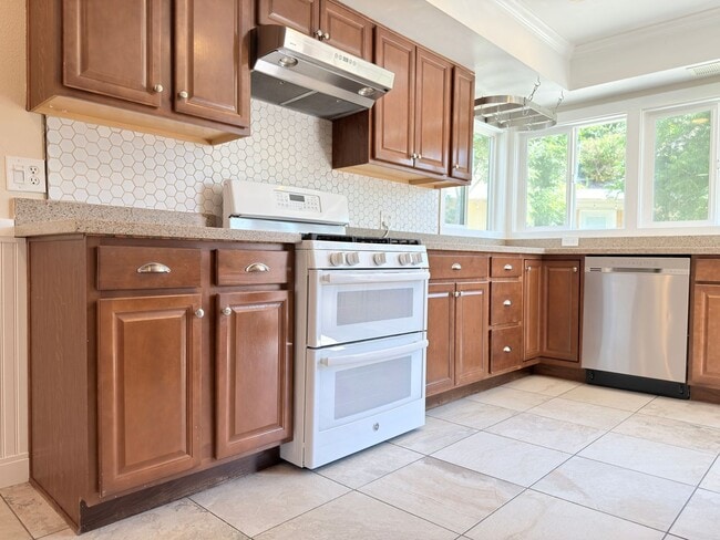 Building Photo - Spacious 4-Bedroom Home in Prime Santa Cla...