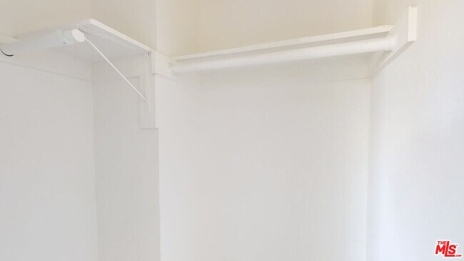 Building Photo - 236 Rosemont Ave