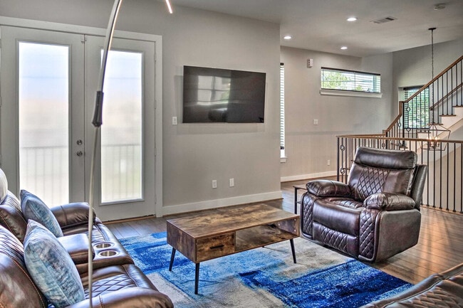 Building Photo - 6403 Bowling Green St