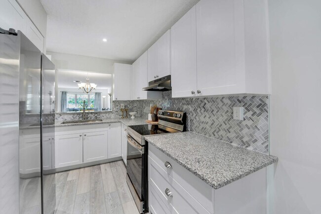 Building Photo - 5890 Sugar Palm Ct