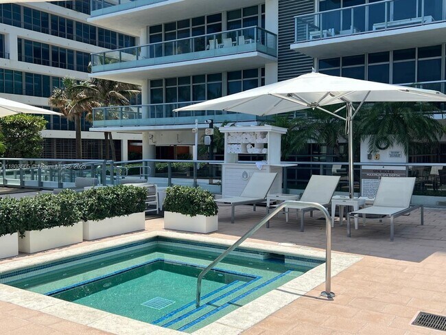 Building Photo - 3739 Collins Ave