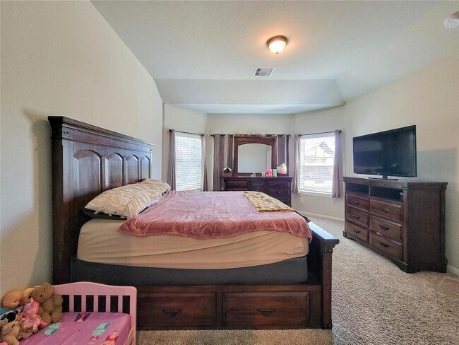 Building Photo - 2211 E WInding Pines