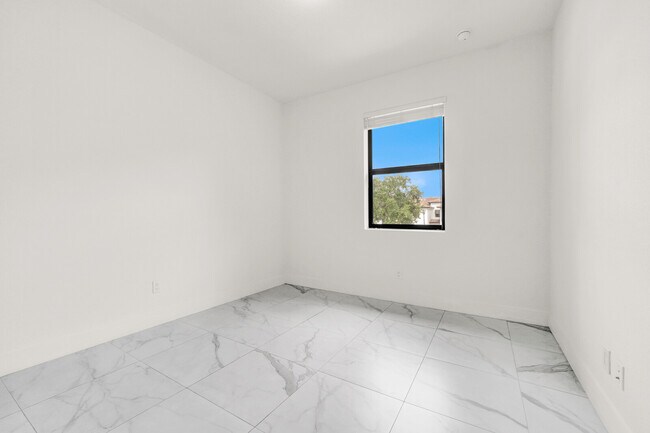 Building Photo - 407 Bella Sol Way