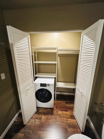 Building Photo - 1 Caroline Ave