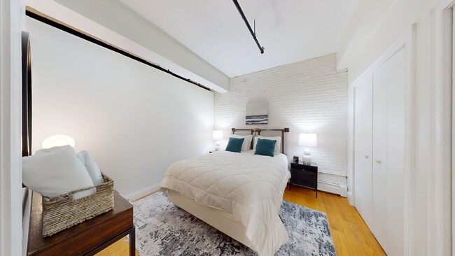 Building Photo - Back Bay 2 bed available 9/27/24