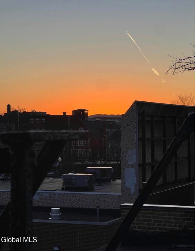 Building Photo - 612 Union St