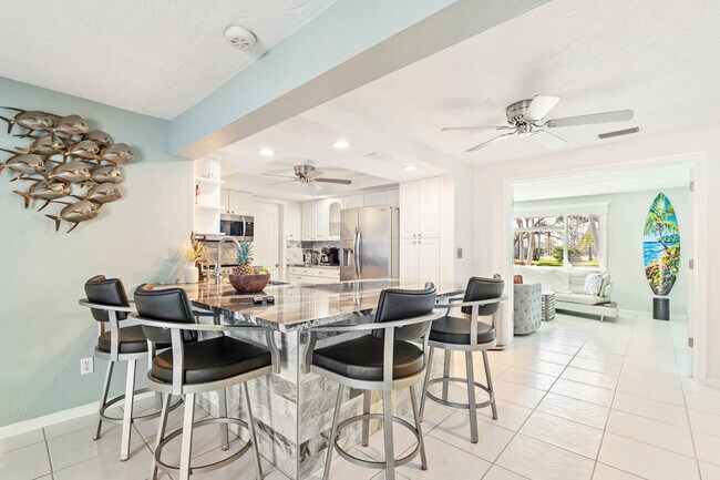 Building Photo - 3003 W Vina Del Mar Blvd