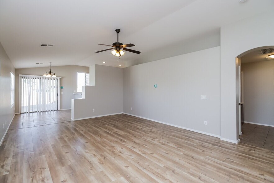 Building Photo - 1244 W Mesquite Tree Ln