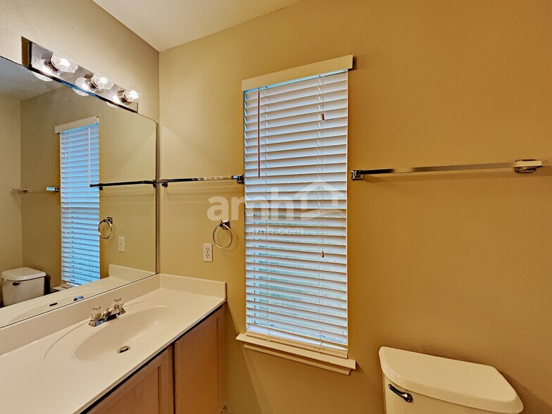 Building Photo - 54 Lockspring