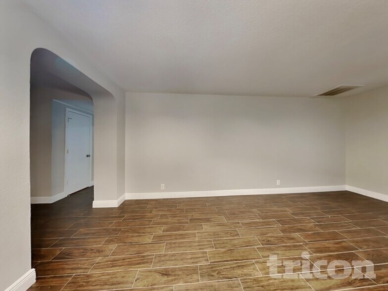 Building Photo - 14727 Bending Point