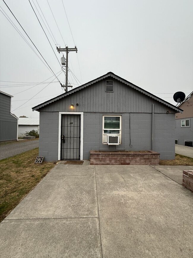 Building Photo - 1071