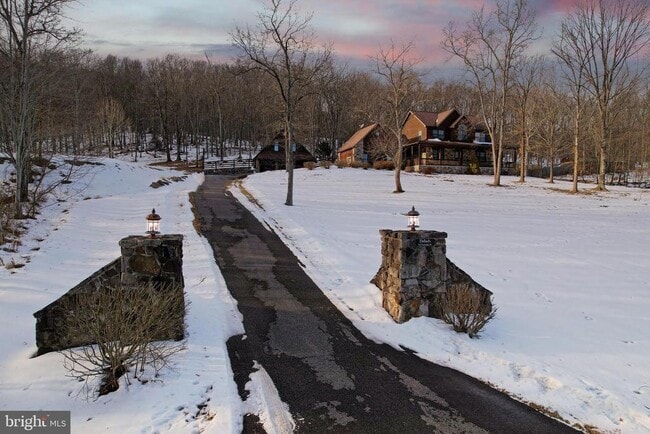 Building Photo - 761 Timberlake Dr