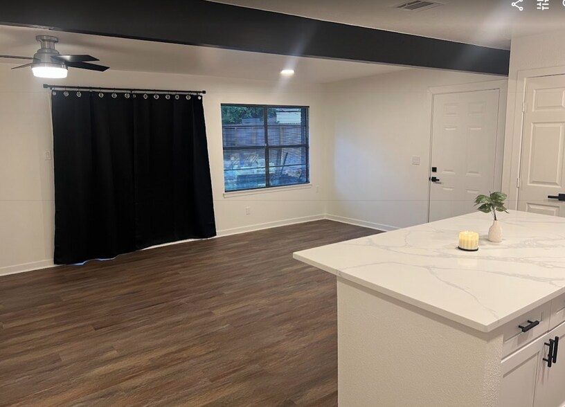 Building Photo - 4111 Beran Dr