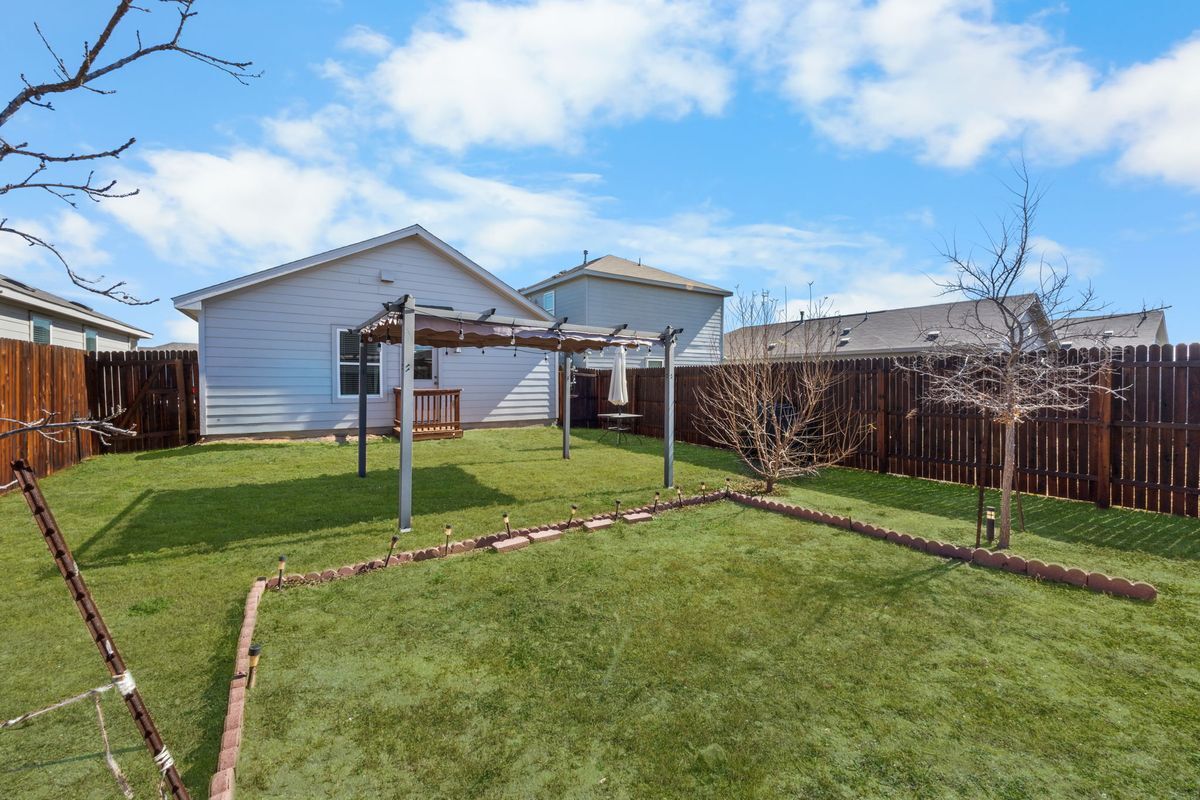 Building Photo - 7415 Donkey Vly