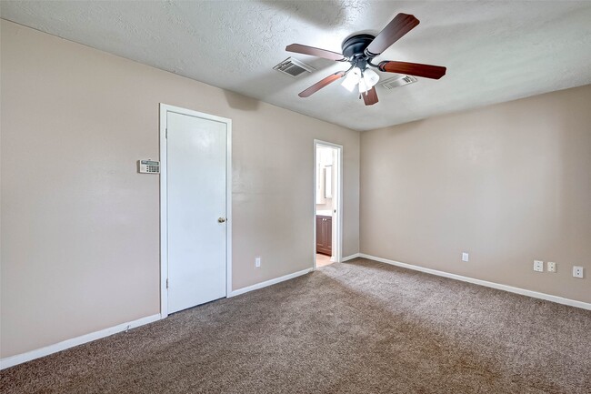 Building Photo - 4739 Parkland St