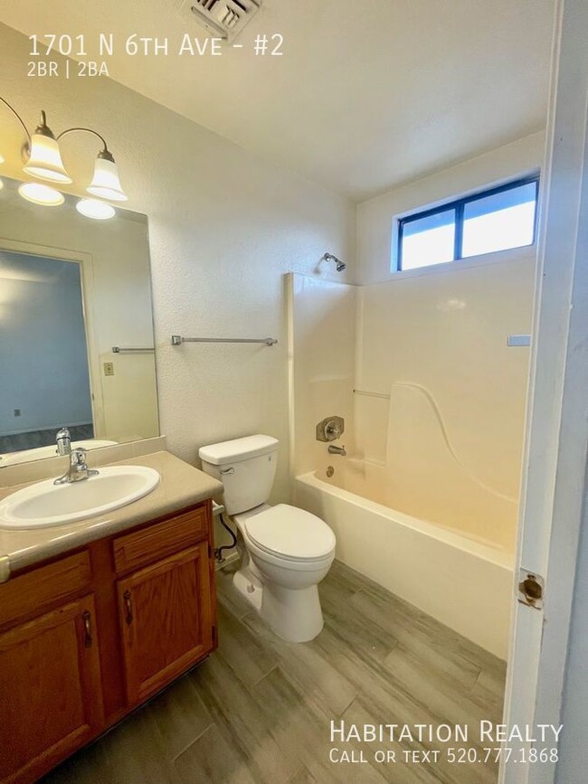 Building Photo - 2 bed/2 bath newly renovated! Easy biking,...