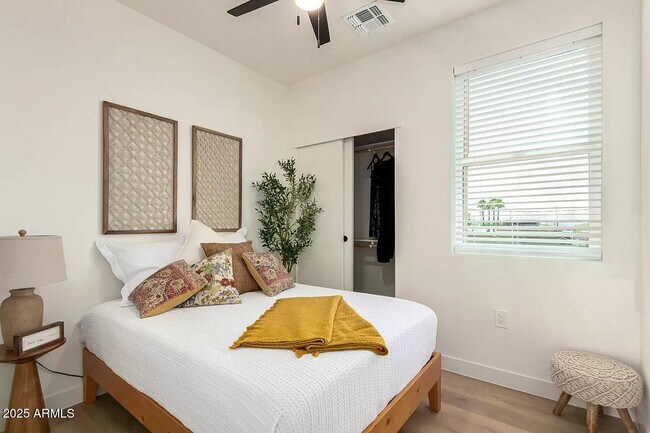 Building Photo - 411 N 32nd Pl