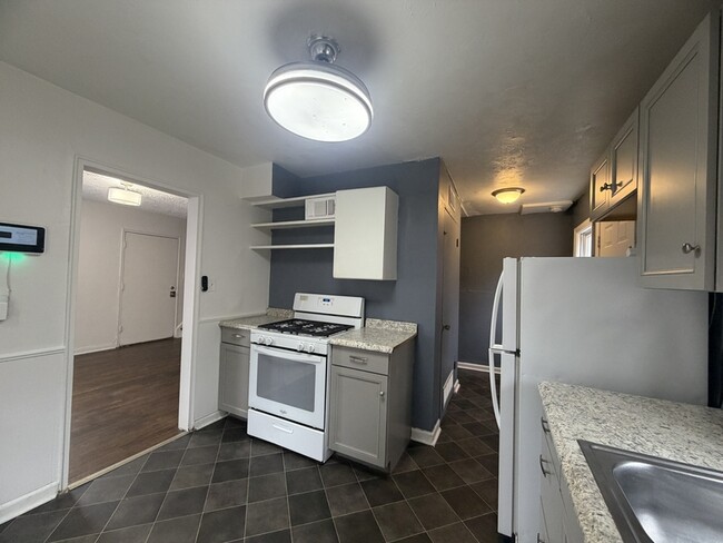 Building Photo - 1815 E 74 Terrace