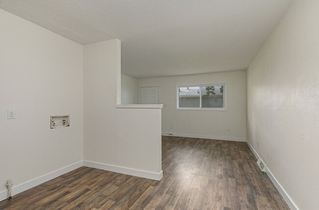 Building Photo - 1 Bedroom | 1 Bathroom | Apartment | Located In the Heart of Downtown and Near Campus's