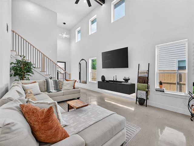 Building Photo - 1941 Glenmore Ave