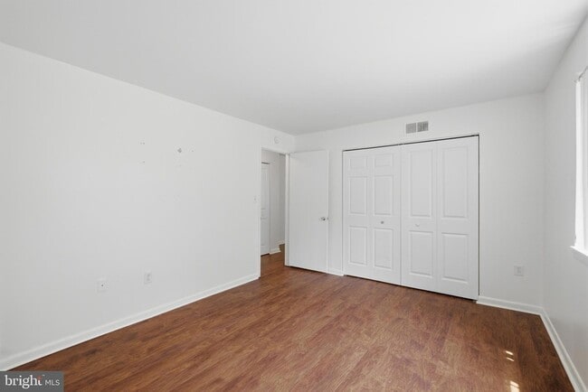 Building Photo - 1521 Colonial Dr