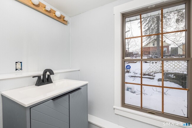 Building Photo - 153 Gridley St